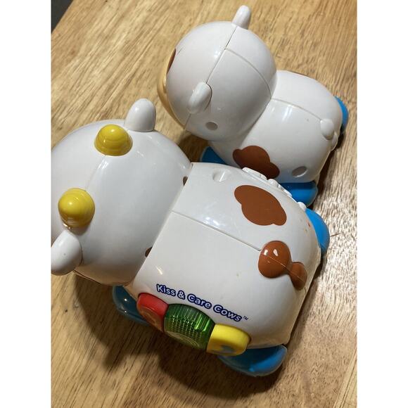 Vtech Kiss and Care Cows Mom Baby Infant Talks Lights Electronic Works Toy - Picture 5 of 6